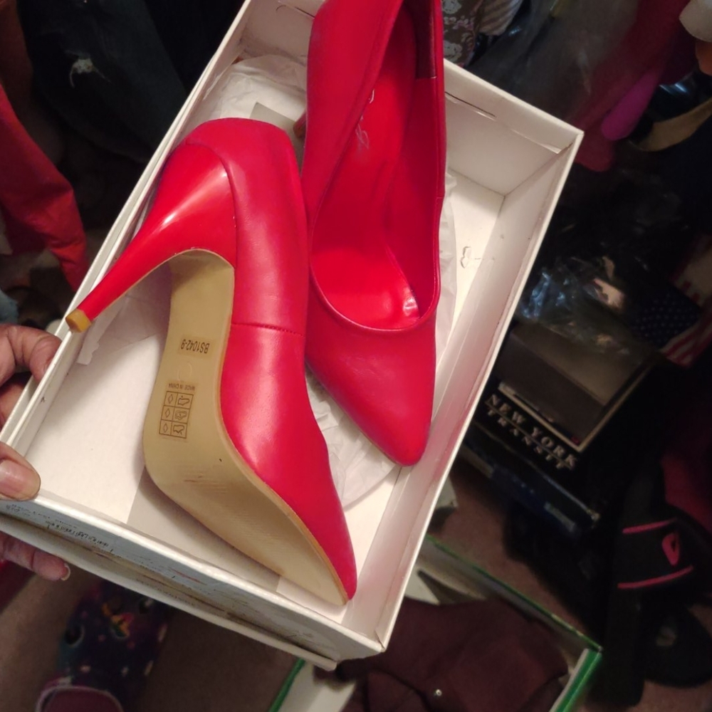 Heels - Picture 3 of 3